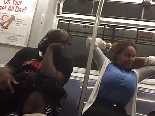 Ոստիկանը Fucks Cute Teen- ը Նուդիստական ​​լողափին