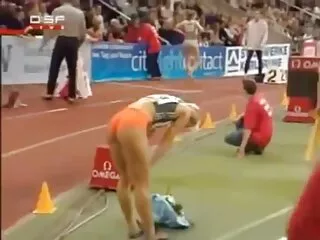 Թմբլիկ աղջիկը կեղտոտվում է դիլդոյի հետ