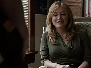 Չաղլիկ MILF Allsion- ը դժվարությամբ է պոկվում