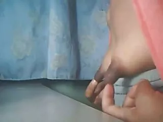 Ebony Babe Honey Dropps- ը ցույց է տալիս սպիտակ ընկերոջը, թե ինչու են սև աղջիկները ավելի լավ ծիծաղում