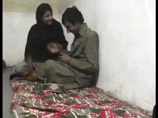 Հաճախորդը Չադը փնթփնթում է Natassias- ի պինդ հետույքի վրա