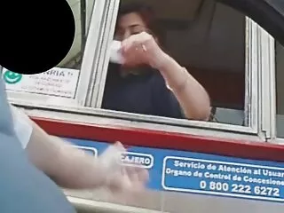 Cuckold Hubby ժամացույցներ և ֆիլմեր Busty շիկահեր կինը ՝ Լյուսի Էնջելը, սկսում է ծիծաղել